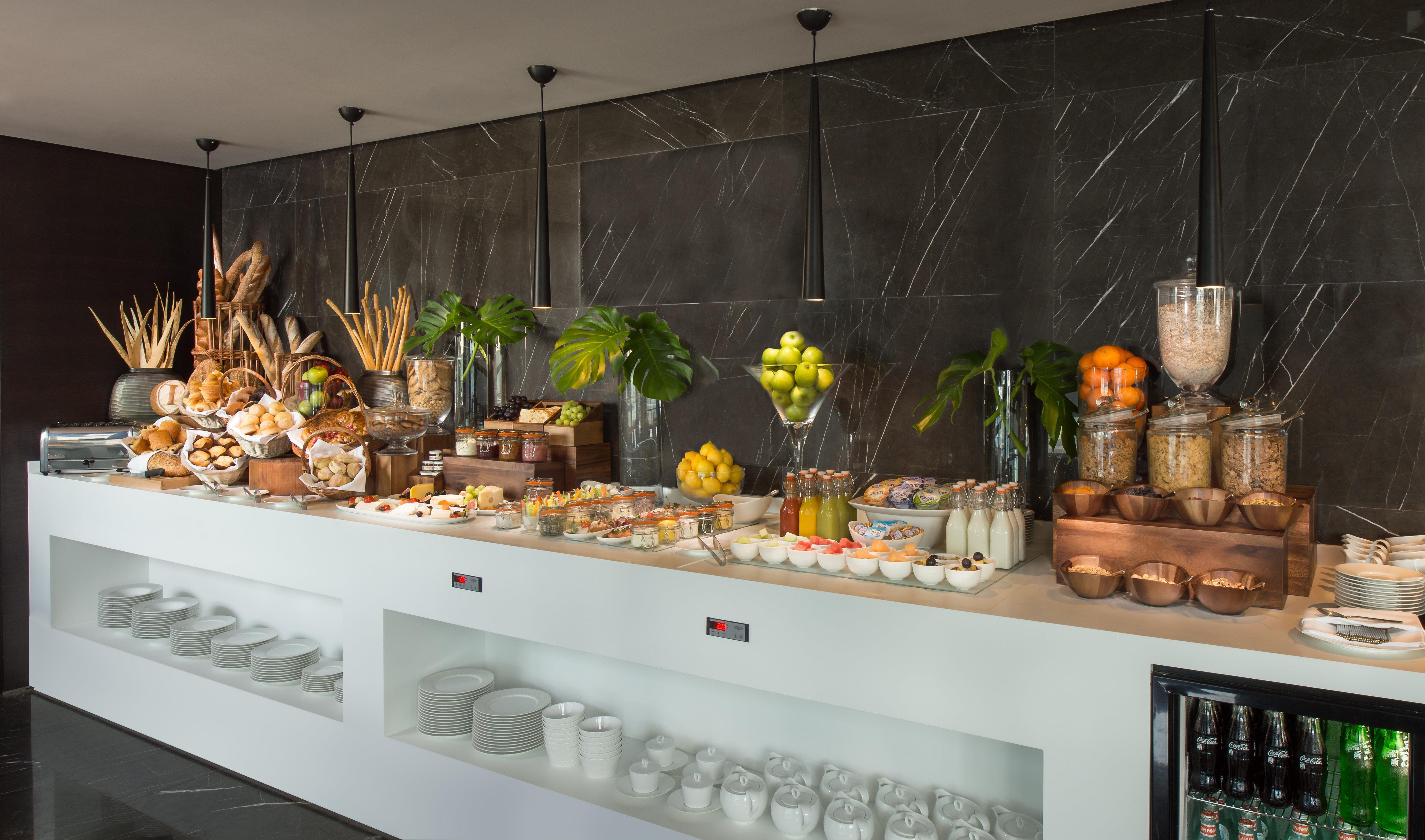 Intercontinental Dubai Marina By Ihg Hotel Exterior photo A buffet at a hotel